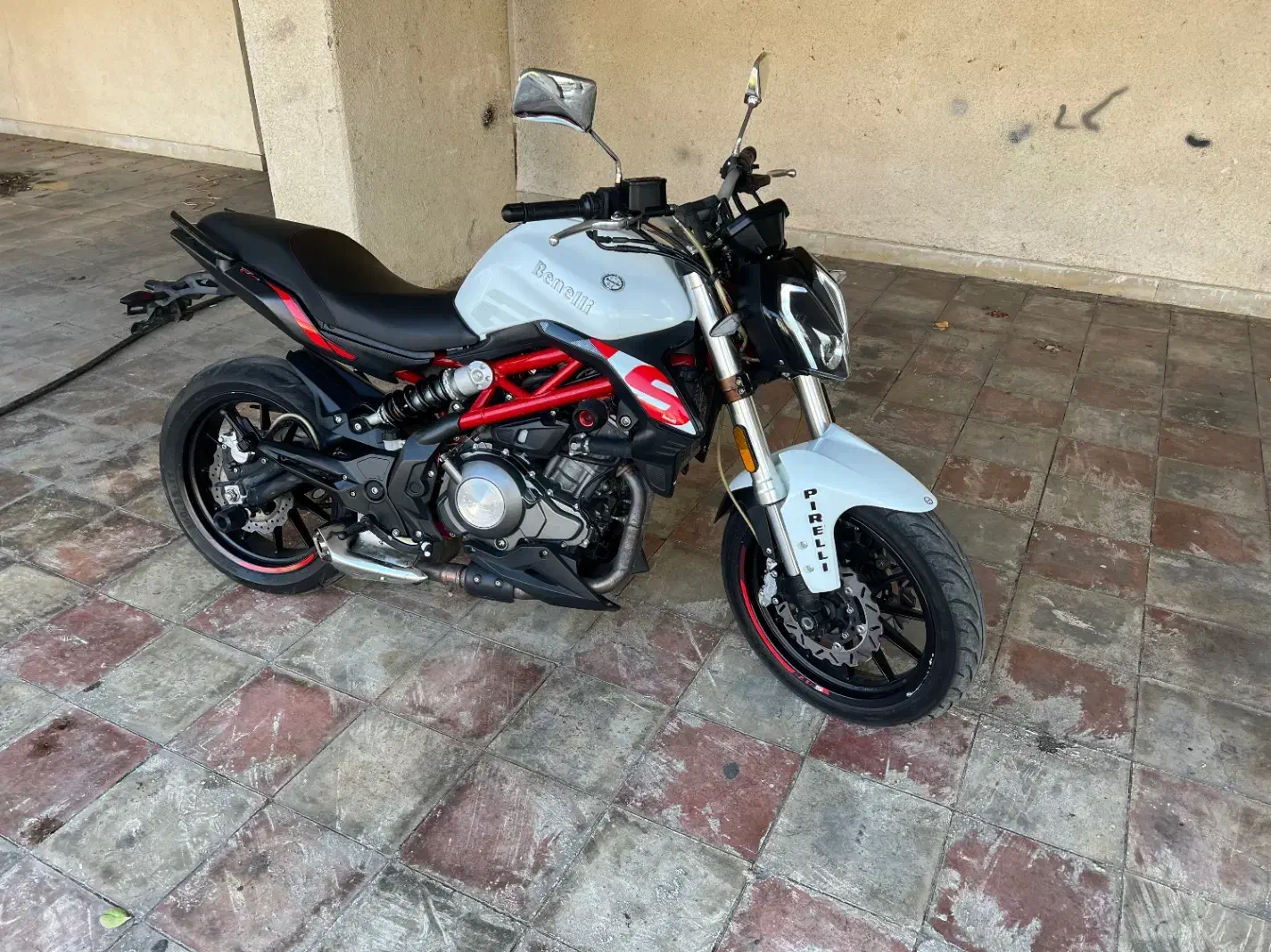 بنلی ۳۰۰ مدل ۹۹|موتورسیکلت|لنگرود, |دیوار