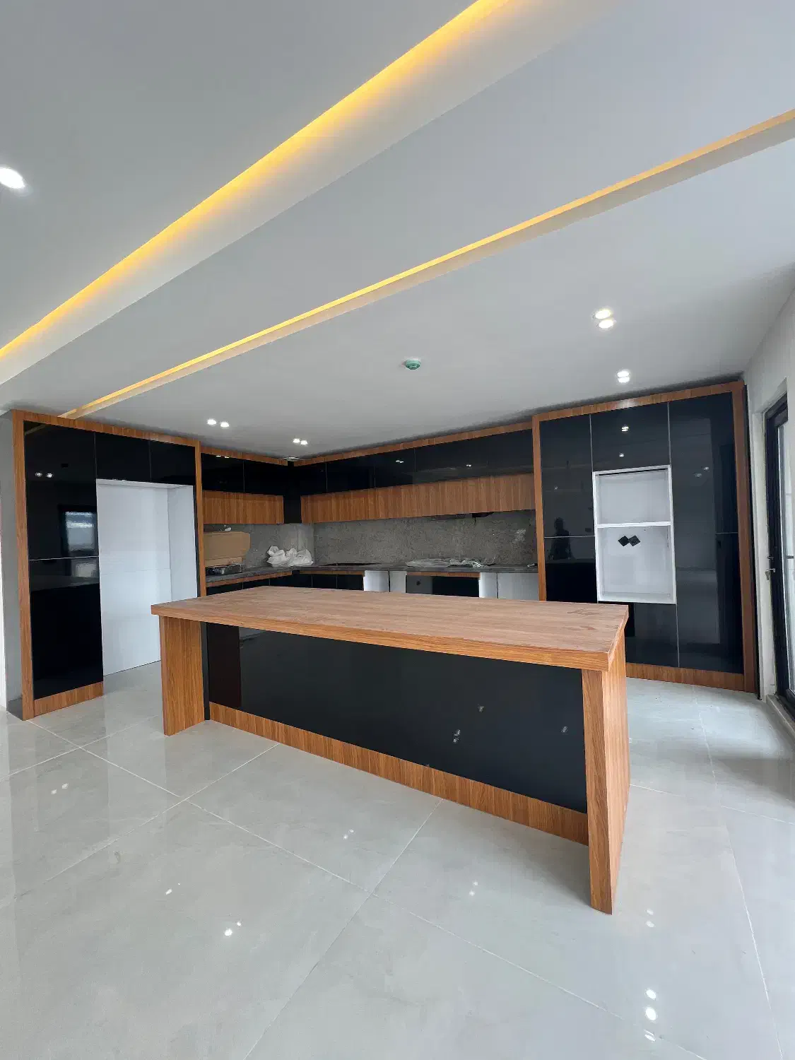 170 متر طراحی لوکس و بی‌نظیر در لاهیجان|فروش آپارتمان|لاهیجان, شیشه گران|دیوار