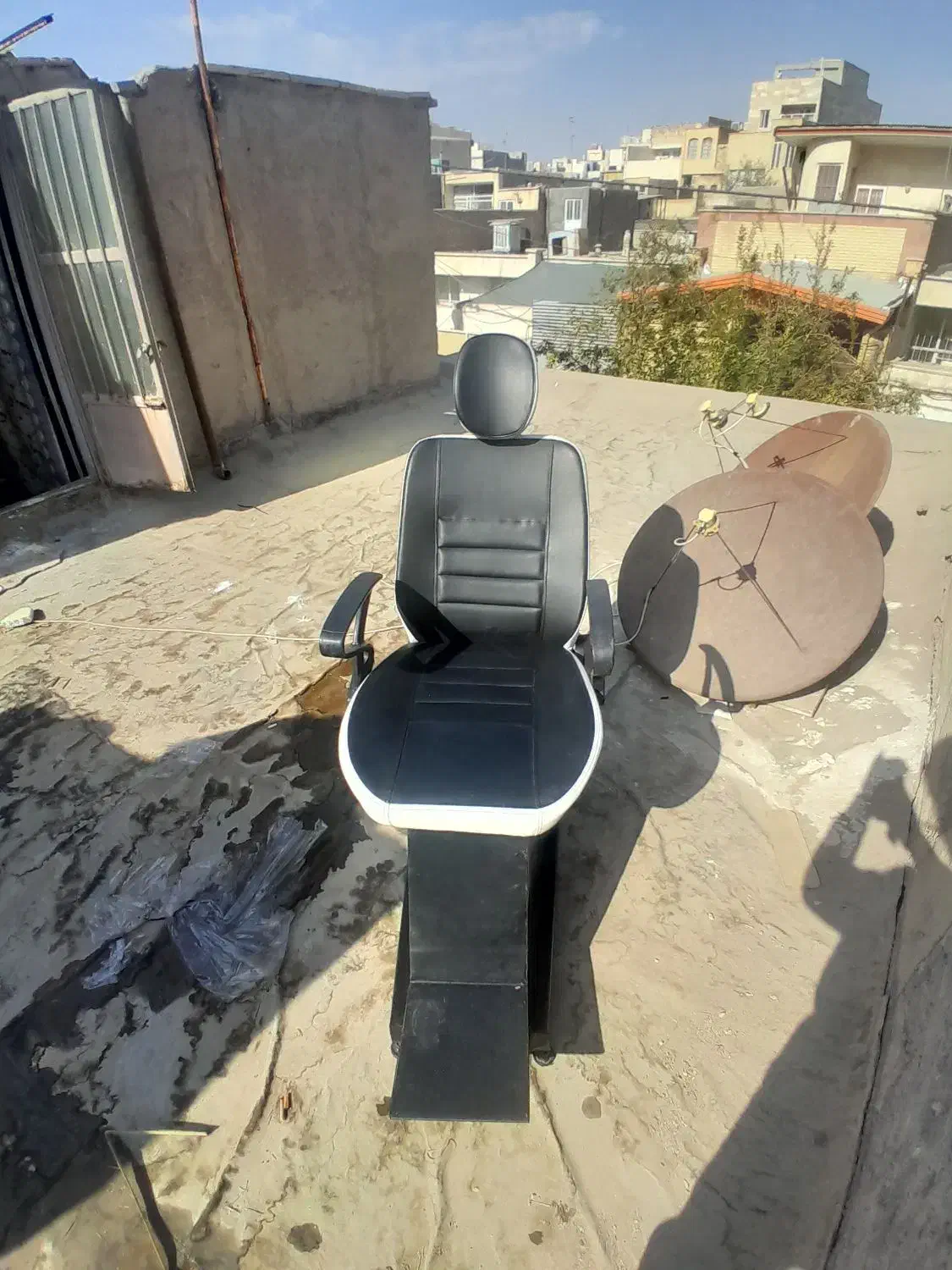 صندلی راحتی|صندلی و نیمکت|قم, قلعه یزدیها|دیوار