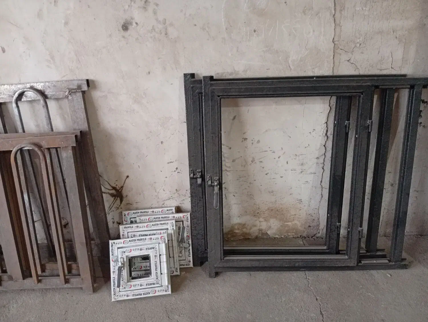 پنجره و دریچه به قیمت خرید(عمده)|مصالح و تجهیزات ساختمان|خوی, |دیوار