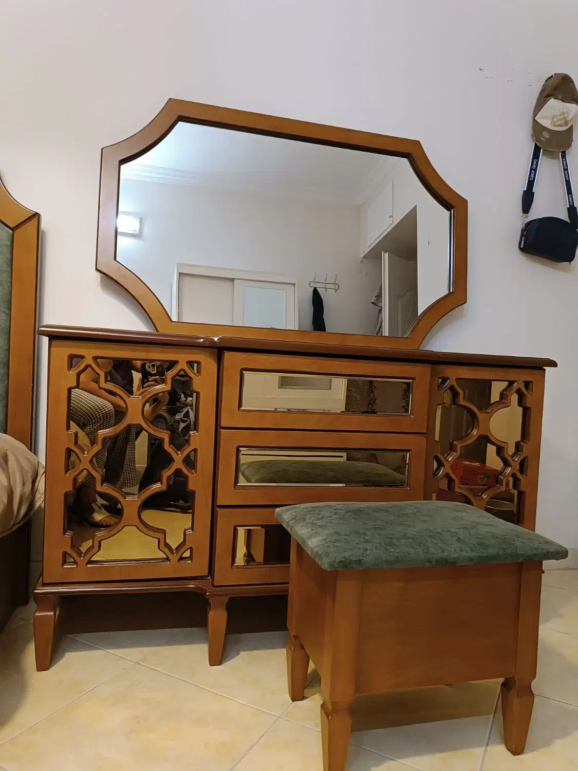 آینه و میز آرایشی|آینه|تهران, وردآورد|دیوار