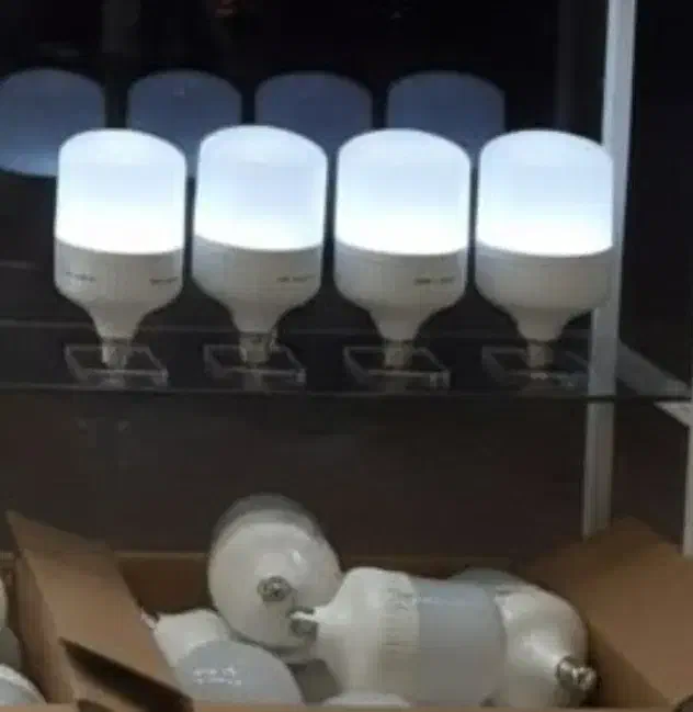 لامپ 9وات استاندار آماده همکاری|لامپ و چراغ|باوی, |دیوار