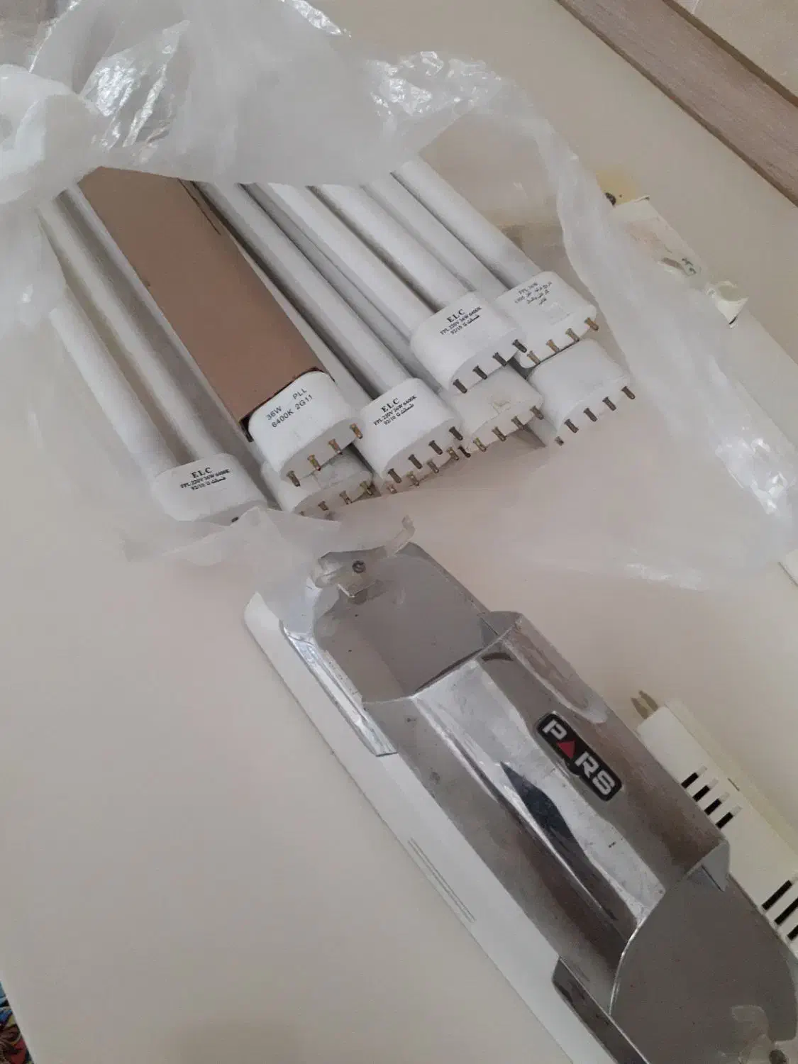 مهتابی|لامپ و چراغ|قم, باغ شریفی|دیوار