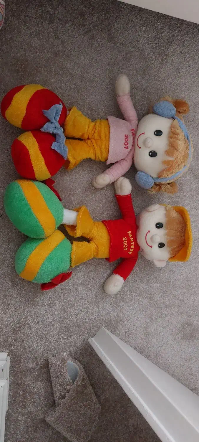 تعدادی عروسک|اسباب‌بازی بچه|اراک, |دیوار