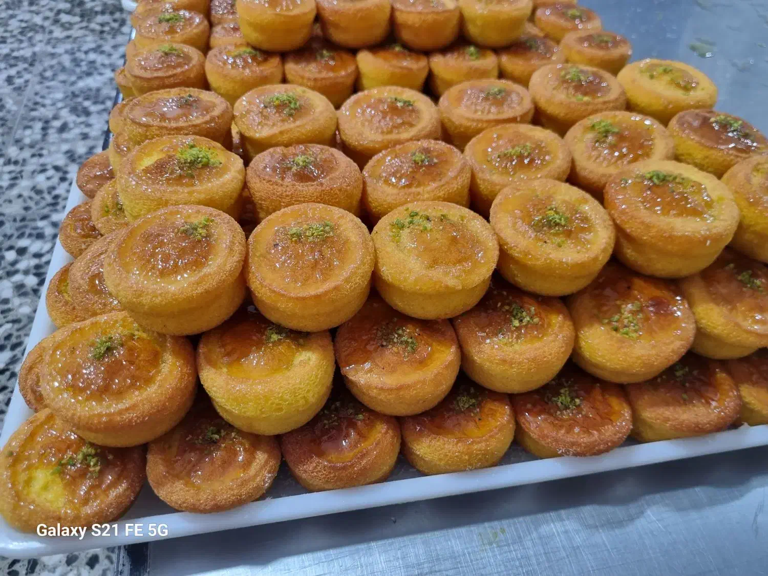 نیروی کار جهت قنادی|استخدام خدمات فروشگاه و رستوران|اصفهان, گلستان|دیوار