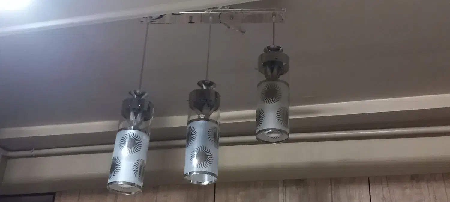 لوستر سه شاخه|لوستر و چراغ آویز|اسلامشهر, شهرک سعیدیه|دیوار