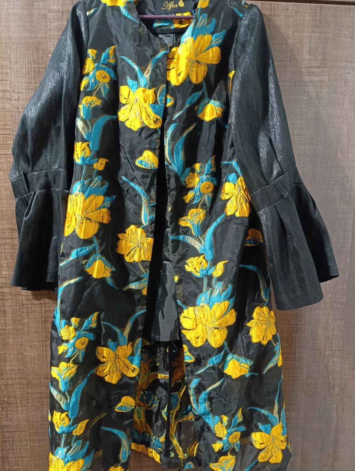 مانتو مجلسی|لباس|لاهیجان, قیام|دیوار