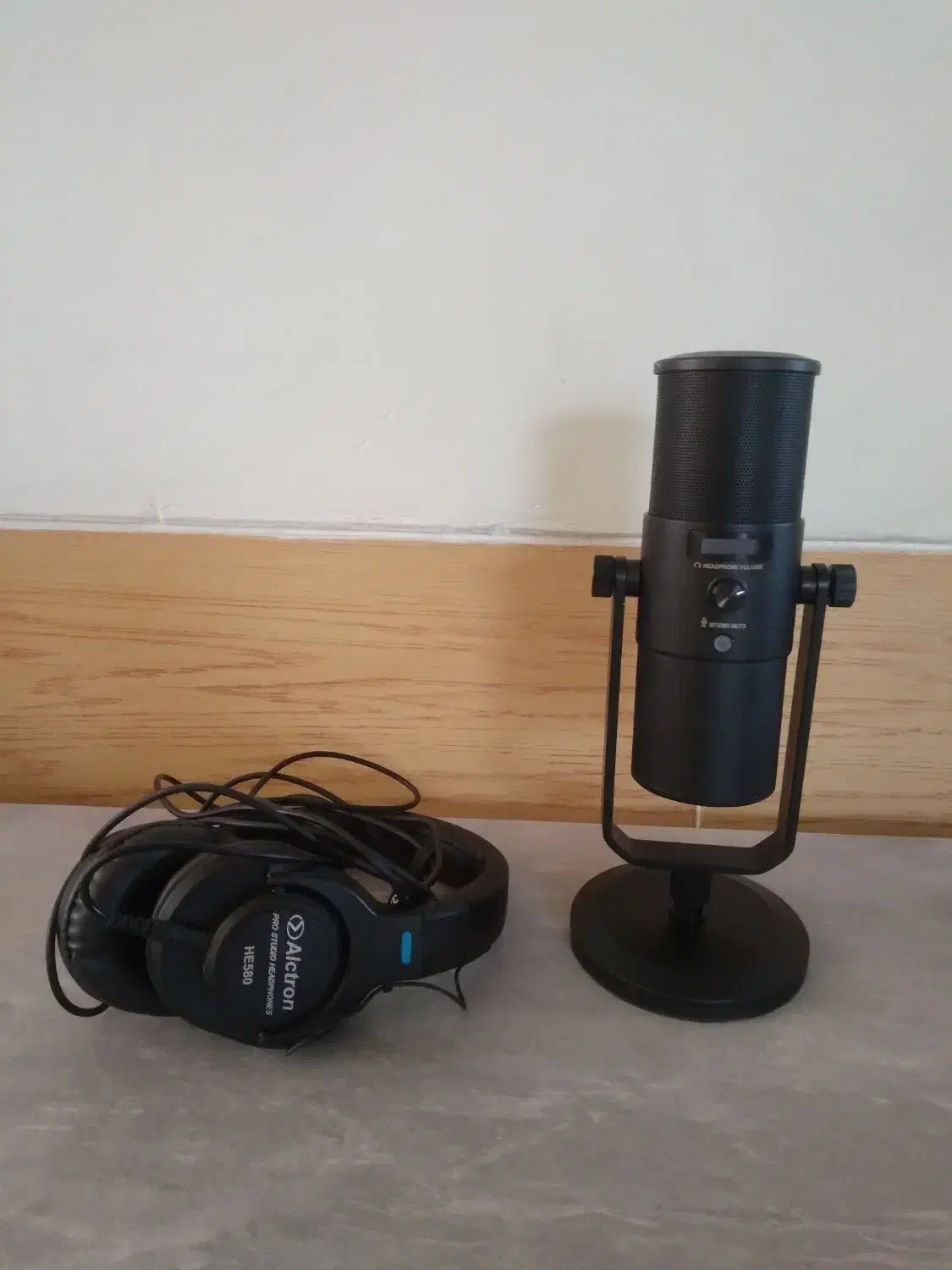 هدفن و میکروفن|صوتی و تصویری|شیراز, جانبازان|دیوار