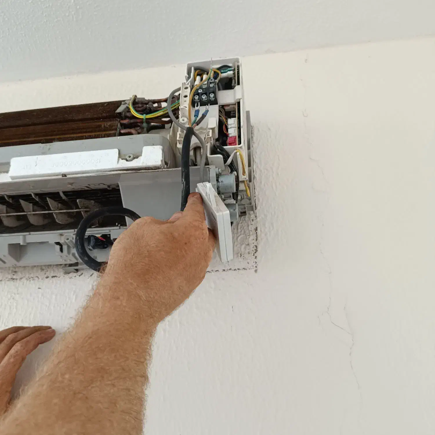 تعمیرات، نصب، سرویس،شارژ گاز|خدمات پیشه و مهارت|کیش, |دیوار