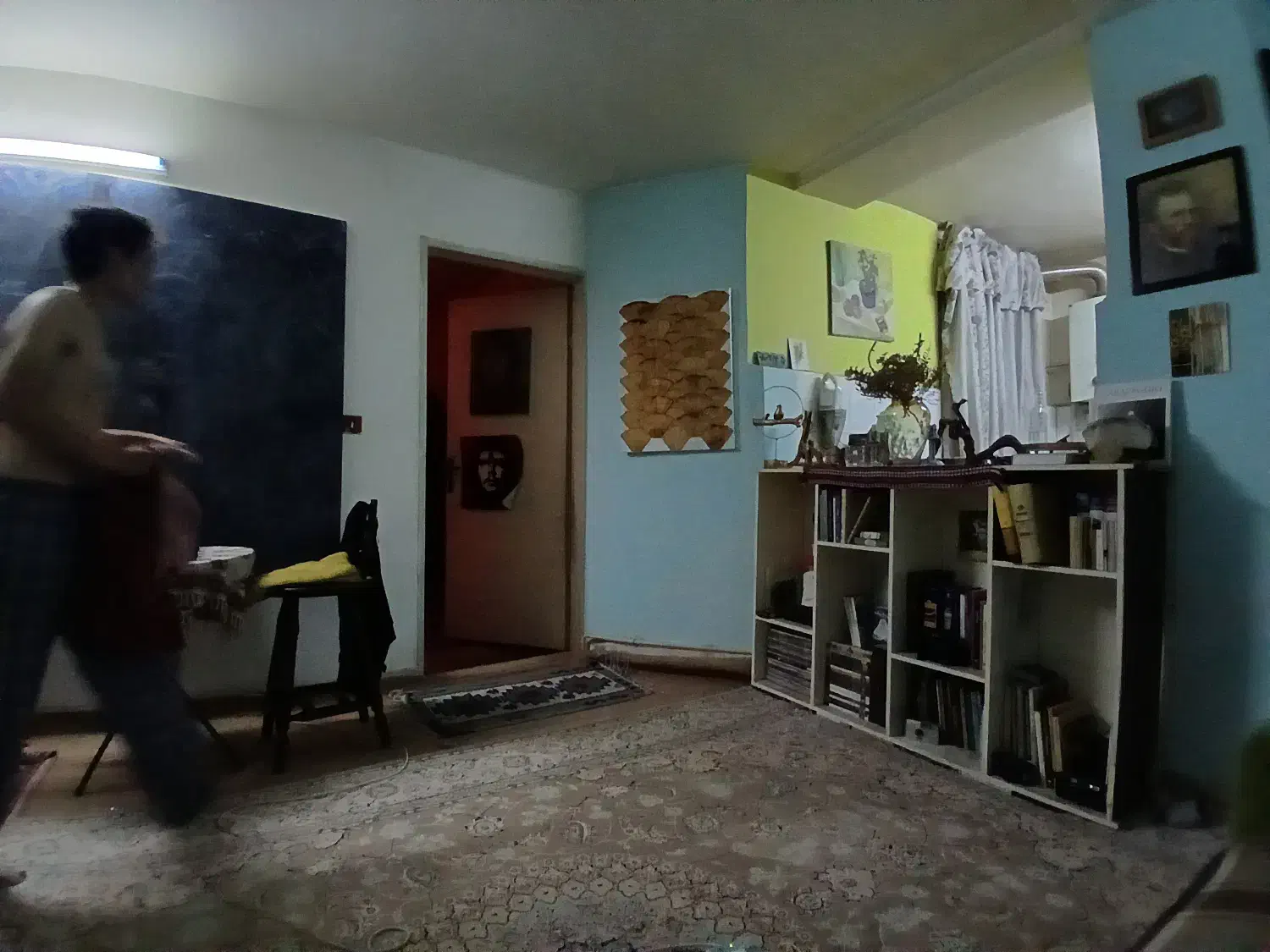 هم‌خانه|اجارهٔ آپارتمان|ری, شهادت|دیوار