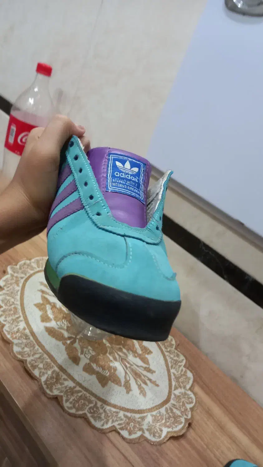 کتونی زد ایکس|کیف، کفش، کمربند|ری, شهادت|دیوار