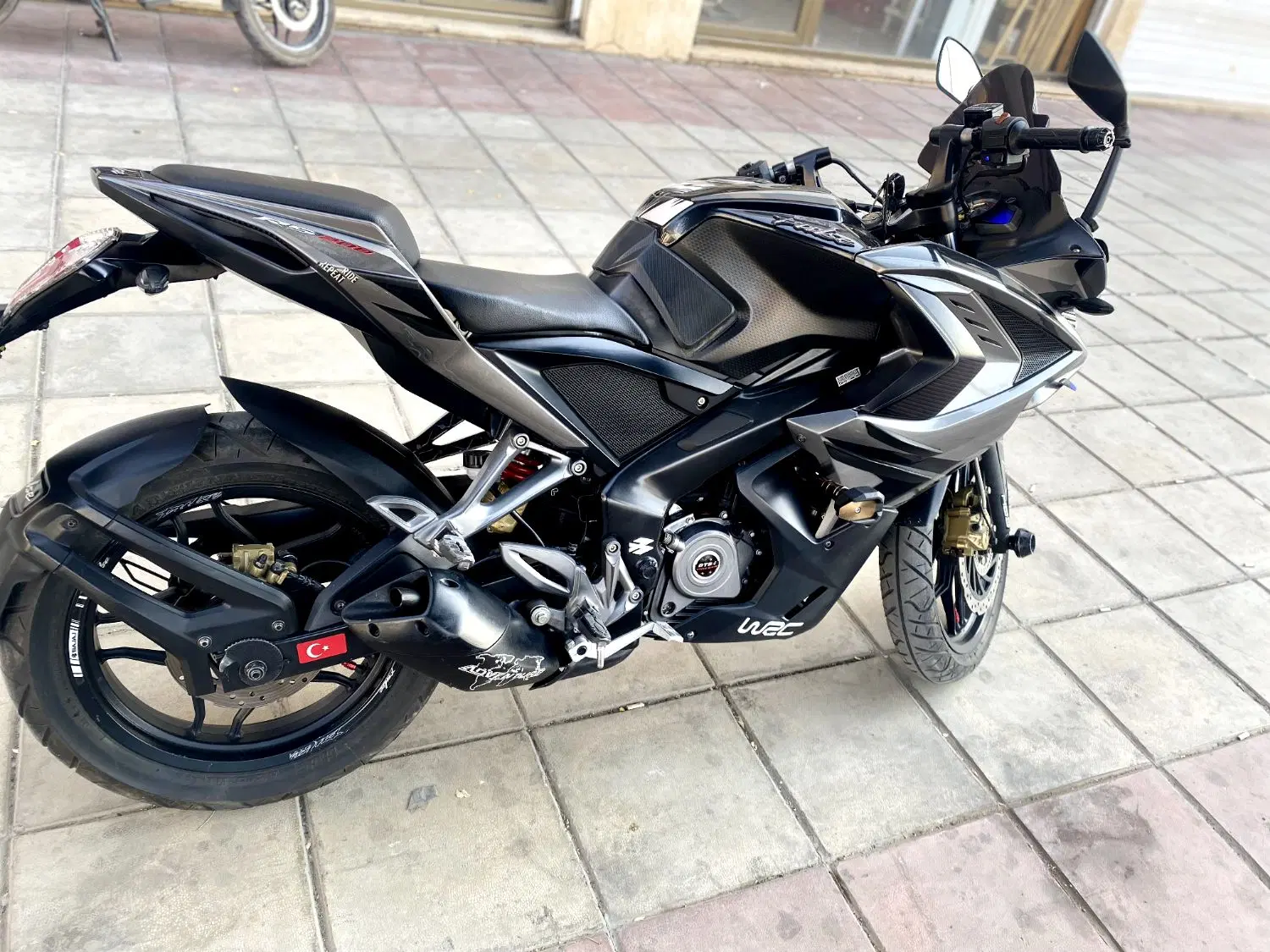 rs200|موتورسیکلت|فردیس, داوری|دیوار