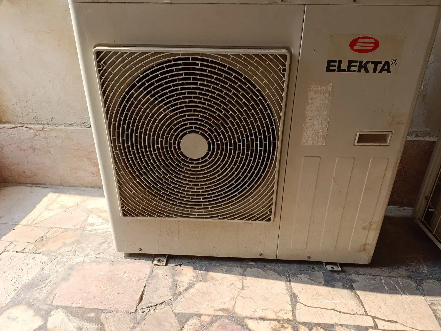 کندانسور ۳۶هزار الکتا|کولر گازی و فن‌کوئل|کیش, |دیوار