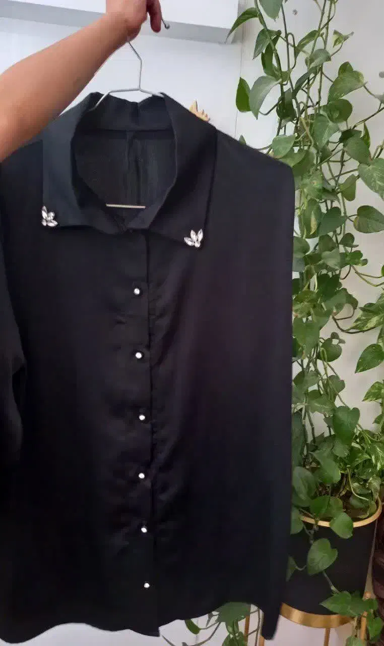 شومیز ساتن مشکی یقه جواهردوزی|لباس|قم, پردیسان|دیوار