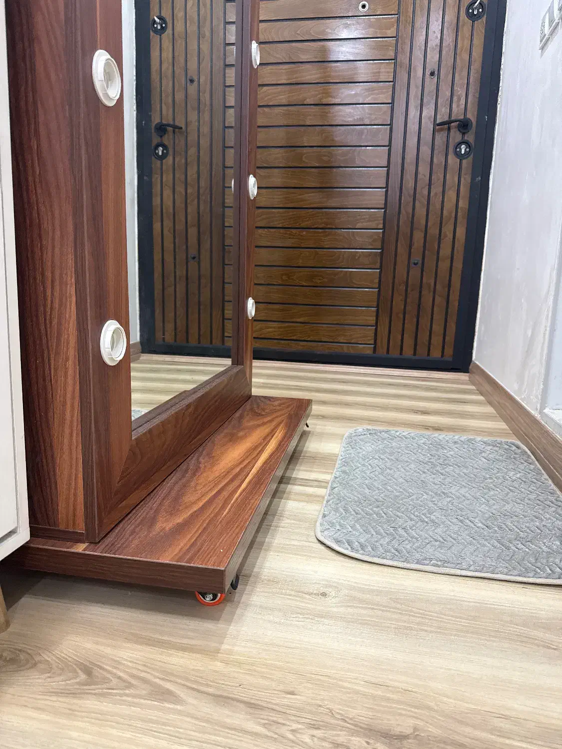 اینه لامپدار و قابل حرکت|آینه|رشت, پستک|دیوار