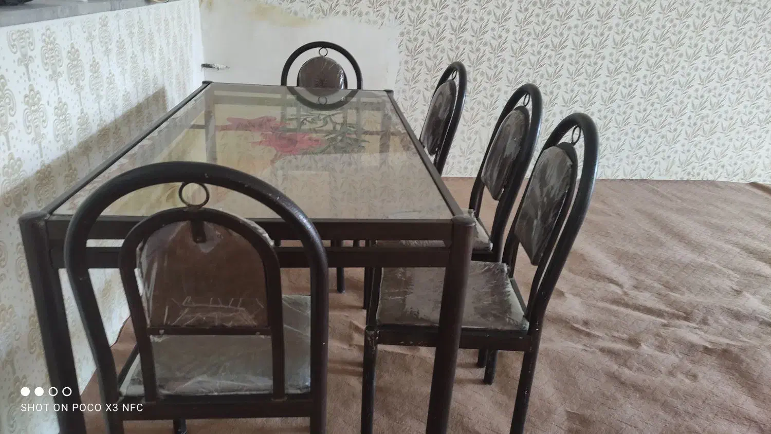 میز نهار خوری،فلزیوشیشه ای ۶نفره،درحدنووتمیز|میز و صندلی غذاخوری|شیروان (خراسان), |دیوار