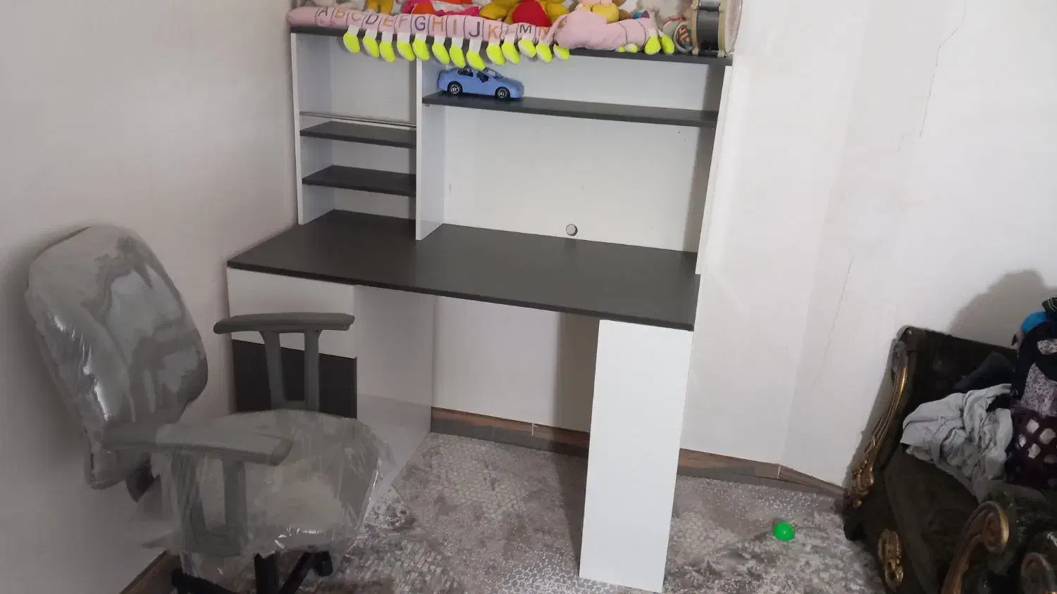 میز درحدنو به همراه صندلی|میز تحریر و کامپیوتر|مشهد, شهید علی محمدی|دیوار