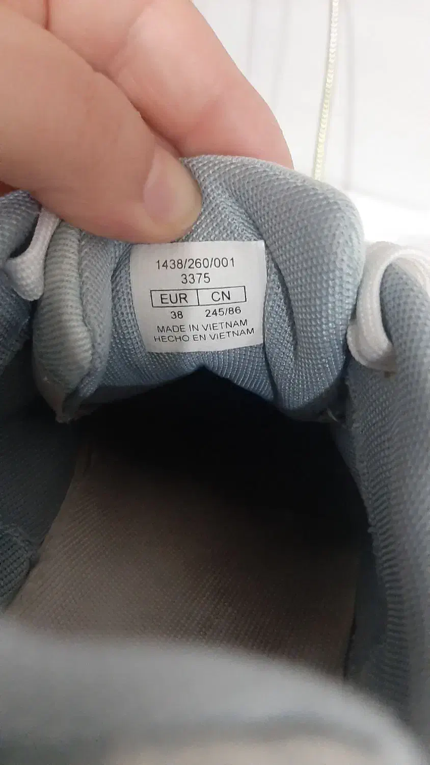 کتانی برشکا سایز ۳۸|کیف، کفش، کمربند|تهران, ونک|دیوار