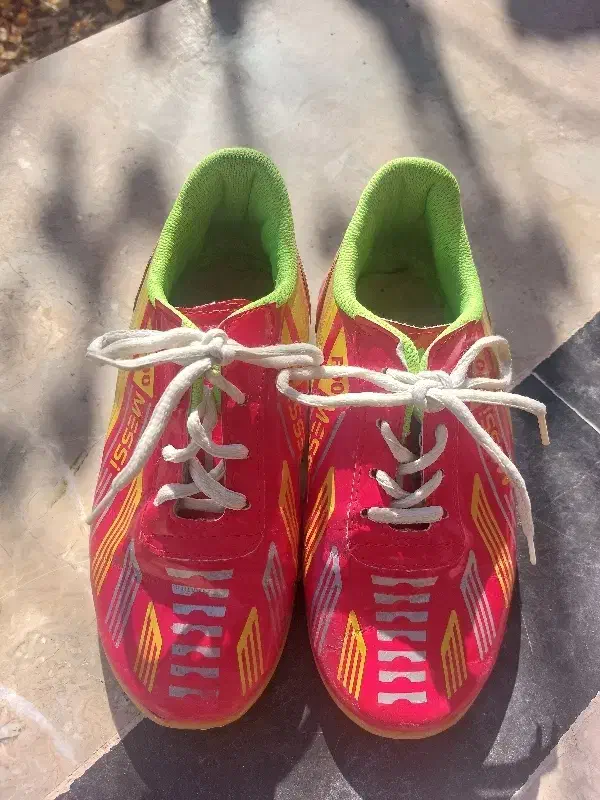 کفش فوتسال|کیف، کفش، کمربند|گلبهار, شهر جدید گلبهار|دیوار