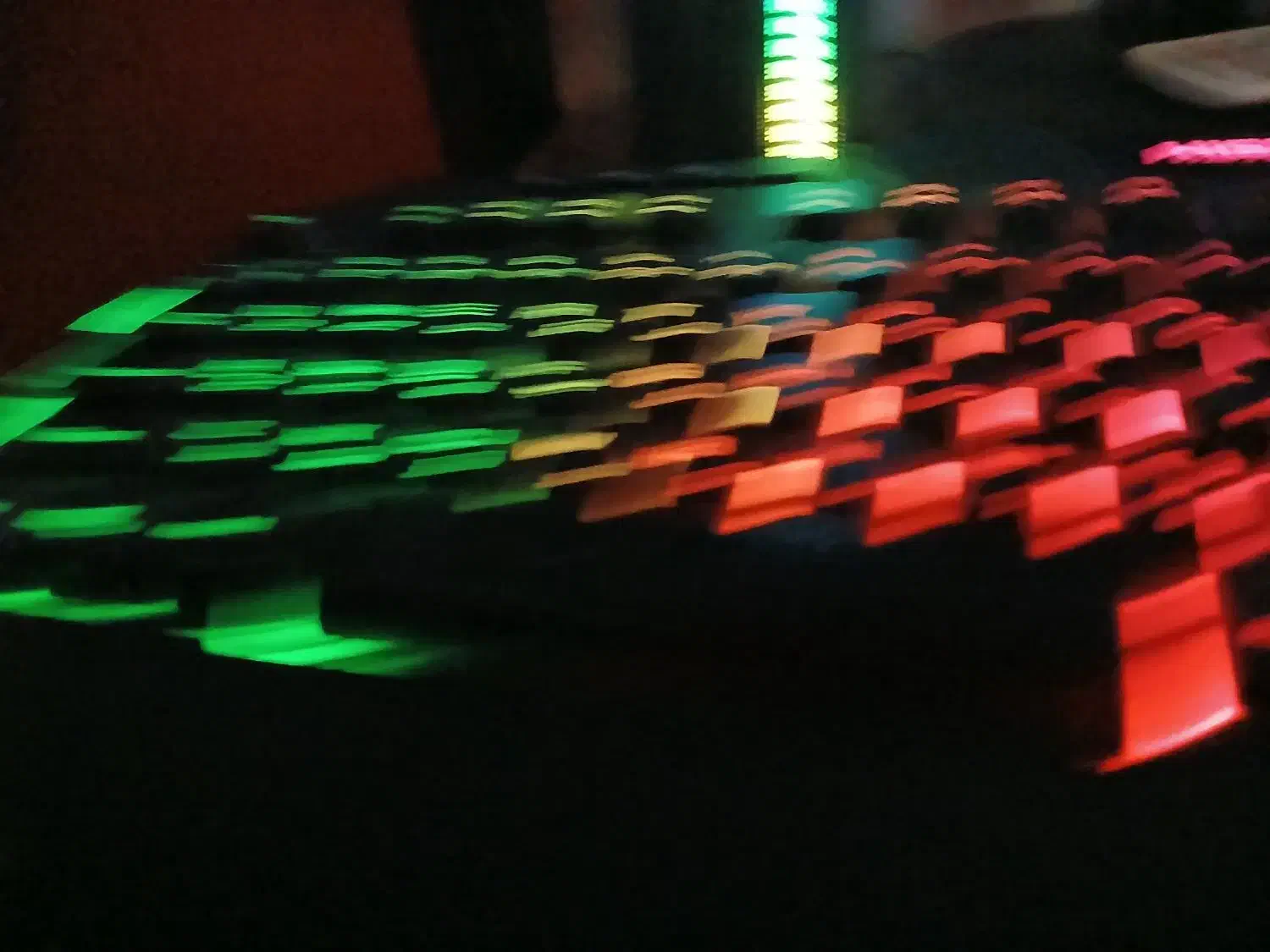 کیبورد rgb موس اسپیکر درحد نونو|قطعات و لوازم جانبی رایانه|شیراز, شیشه‌گری|دیوار