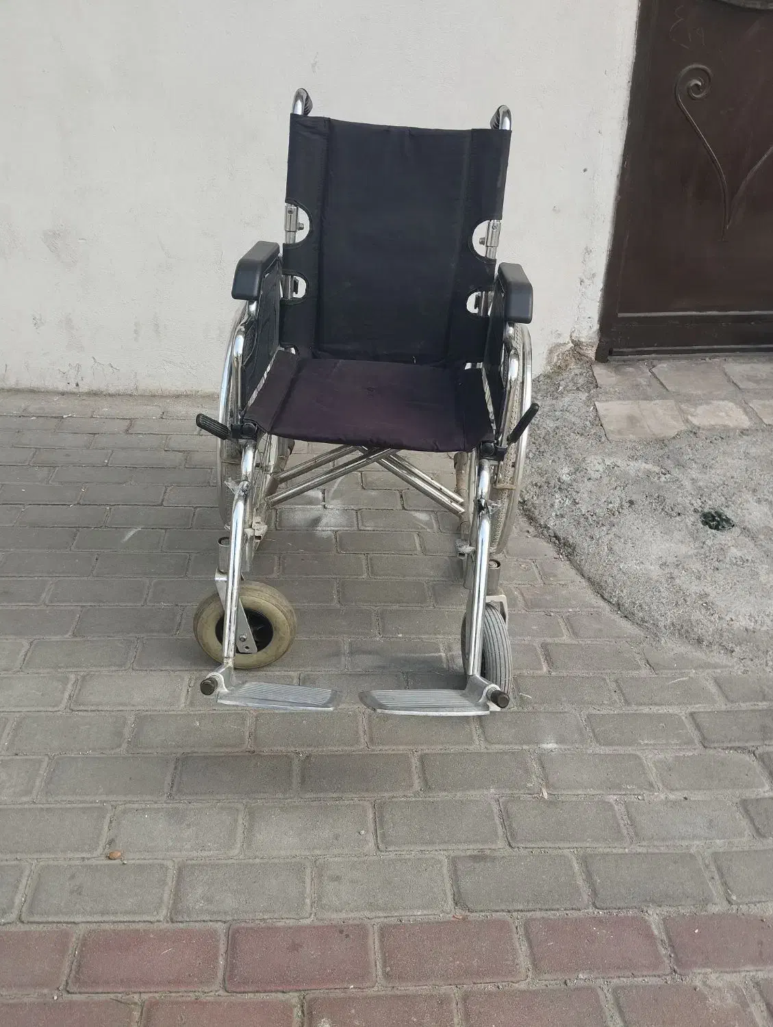 ویلچر تاشو خرفه ای در حد نو هس|آرایشی، بهداشتی، درمانی|تبریز, |دیوار