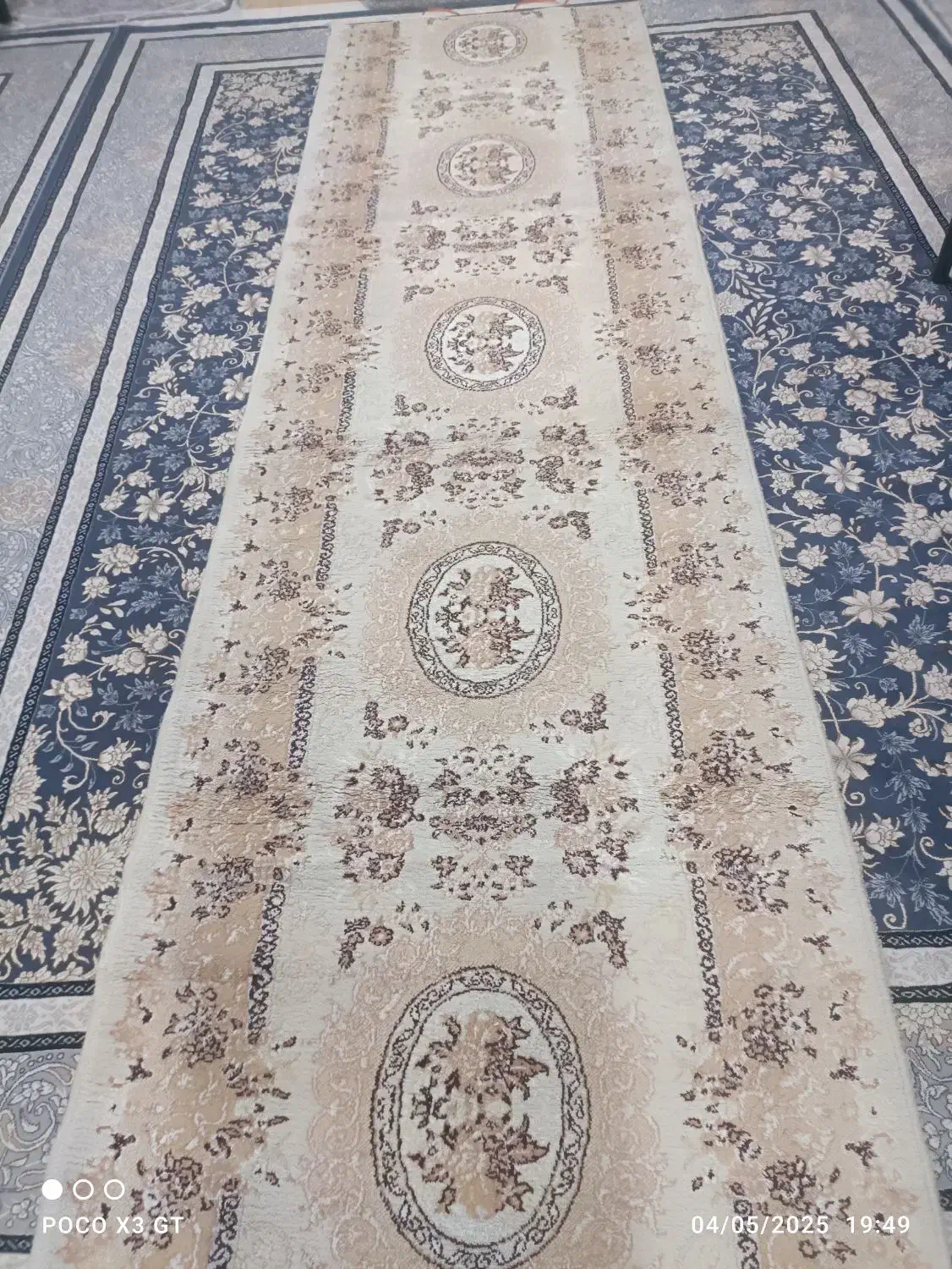 فرش کناره کرمی رنگ  سالم و بدون هیچ مشکلی|فرش|کرمانشاه, |دیوار