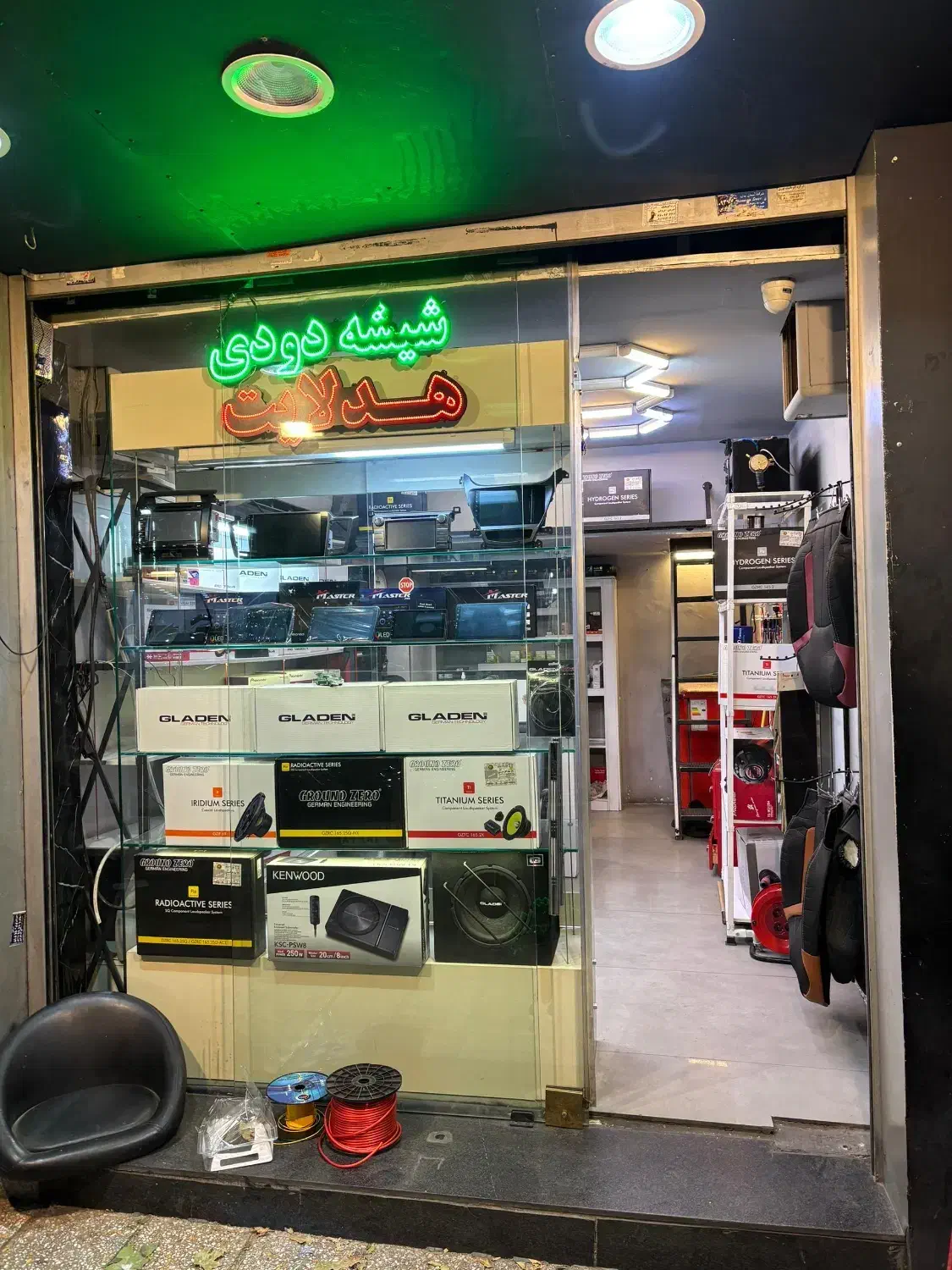 مغازه بر خیابان سورنا|اجارهٔ مغازه و غرفه|تهران, عباس‌آباد|دیوار