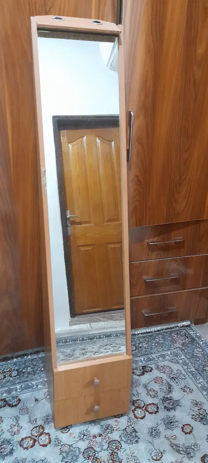 کمد آینه دار|آینه|لاهیجان, قیام|دیوار