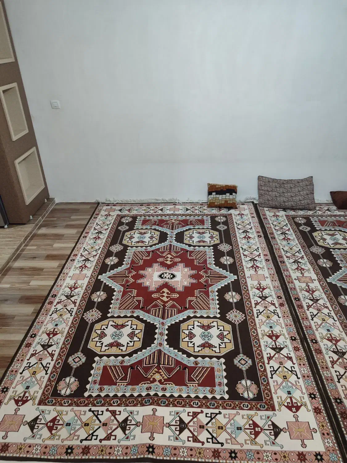 دو تا گلیم فرش نو|فرش|چهارباغ, |دیوار