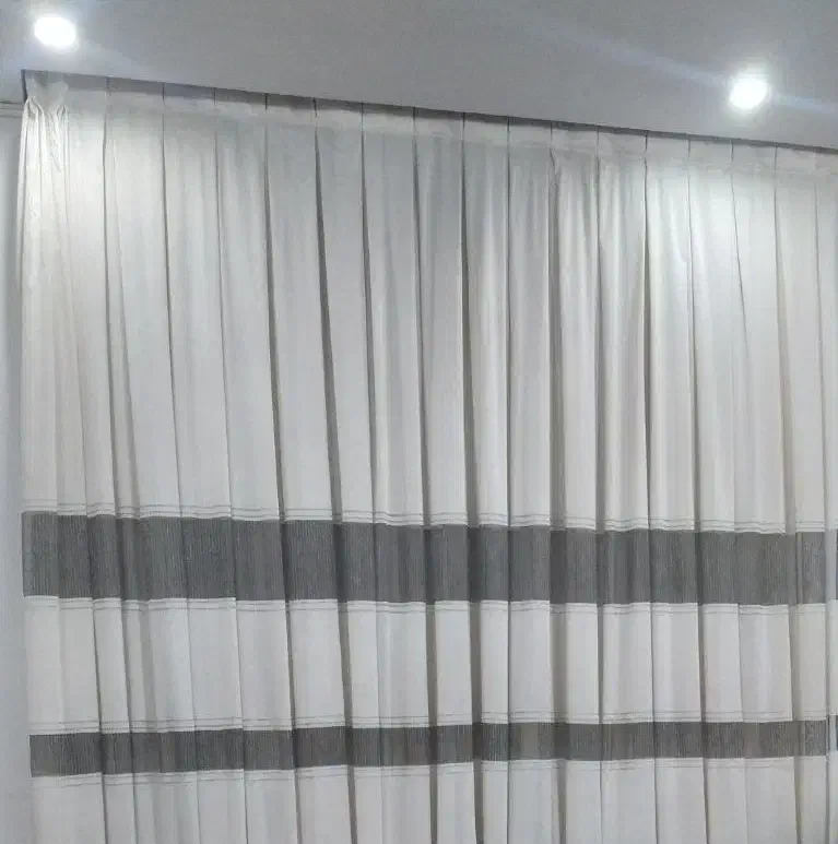 پرده پذیرای با تور و استری افتاب گیر در حد نو|پرده، رانر، رومیزی|اهواز, زیتون کارگری|دیوار