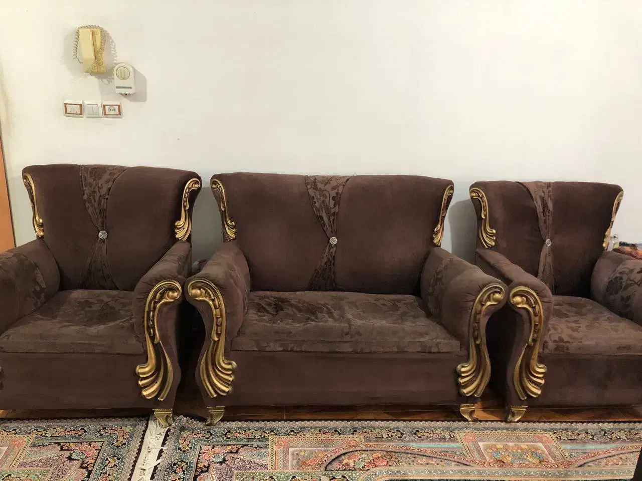 مبل همراه میز عسلی|مبلمان خانگی و میز عسلی|رشت, جماران|دیوار