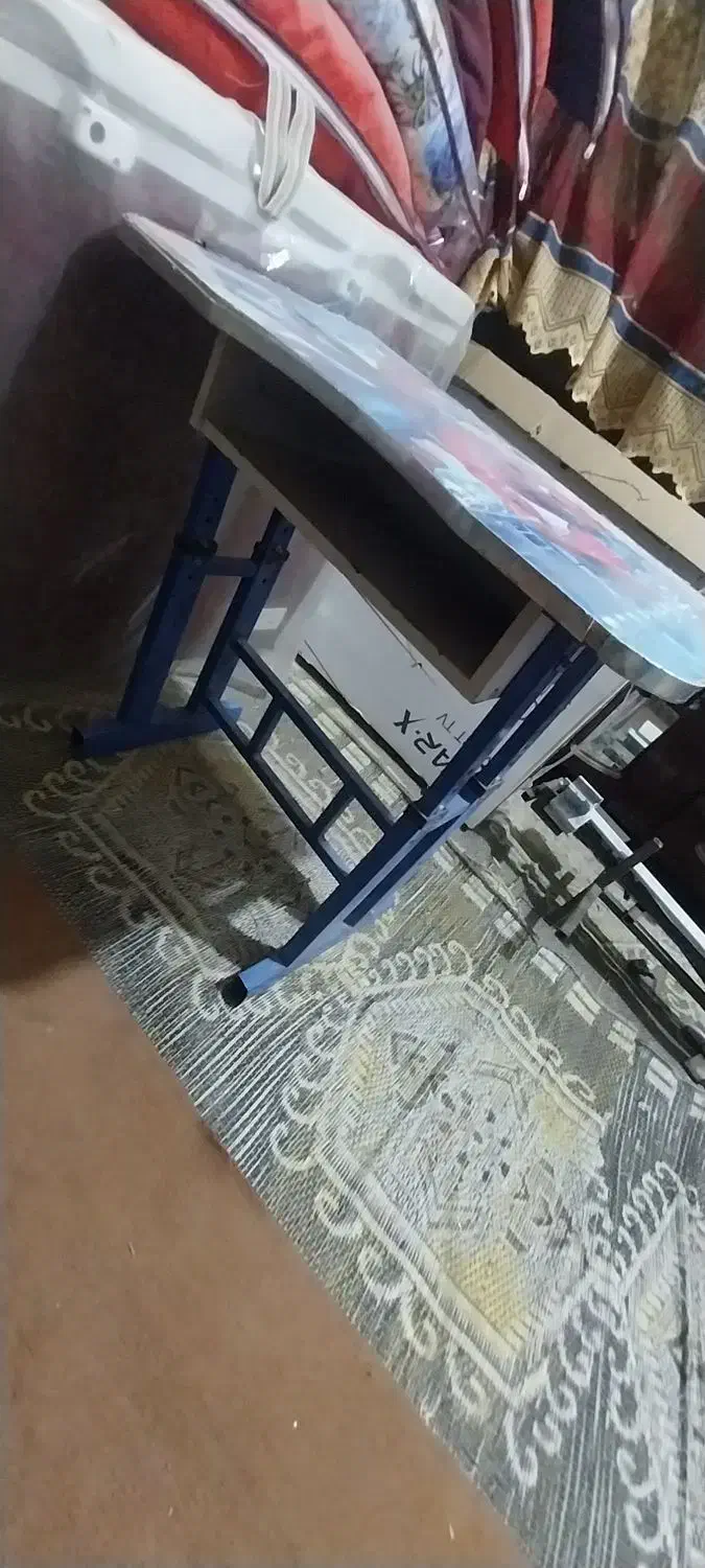 جعبه با میز|میز تحریر و کامپیوتر|ایرانشهر, |دیوار