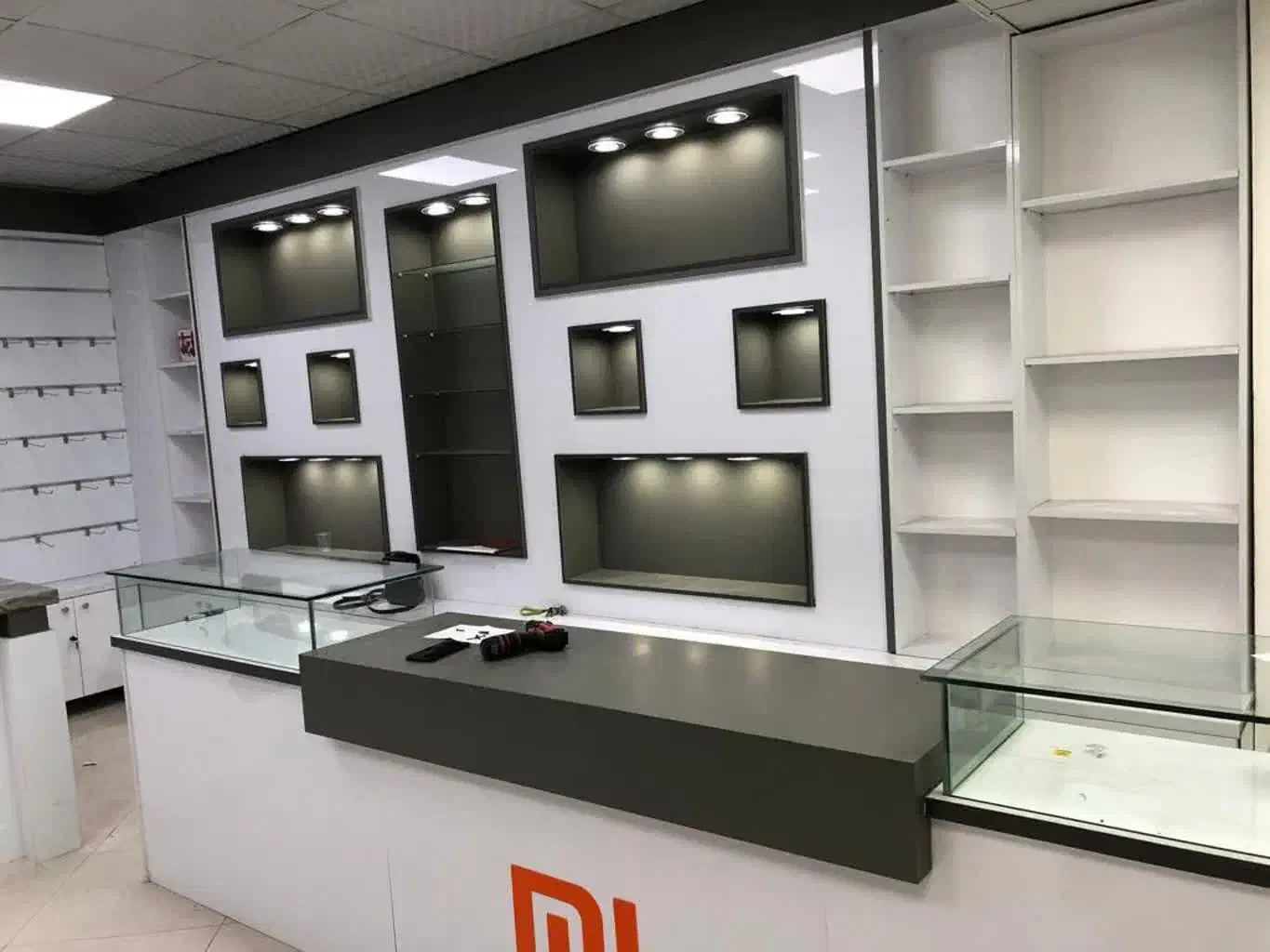 دکور موبایل فروشی در حد نو|فروشگاه و مغازه|کرج, بنیاد|دیوار