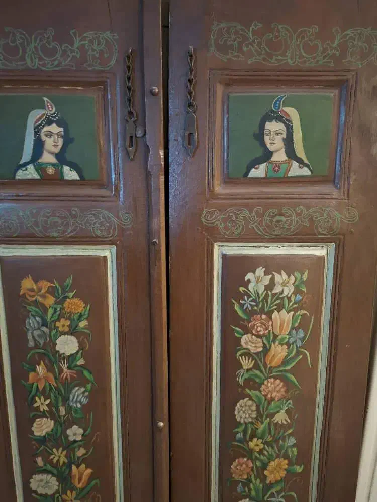 درب قدیمی چوب گردو|کلکسیون اشیاء عتیقه|تهران, بنیهاشم|دیوار