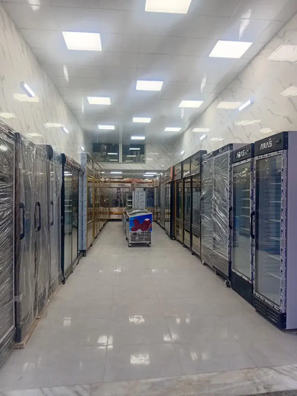 یخچال ایستاده مشکی طلایی|فروشگاه و مغازه|قم, نوقطار|دیوار