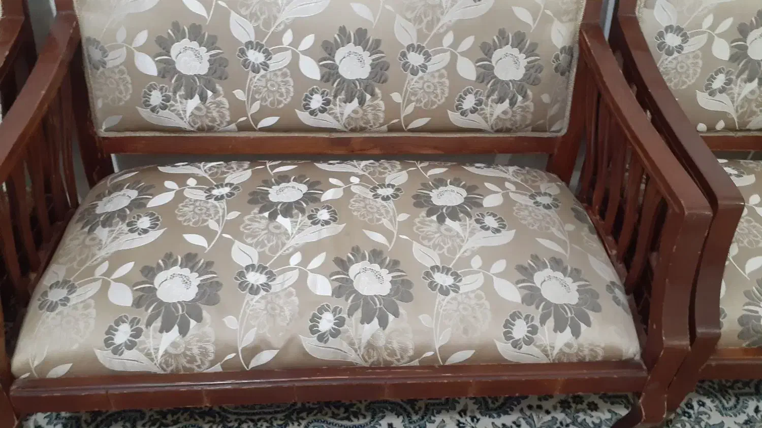 یک دست مبل ۶ نفره با۲ تاعسلی تمیزتمیز|مبلمان خانگی و میز عسلی|شیراز, شهرک مطهری|دیوار