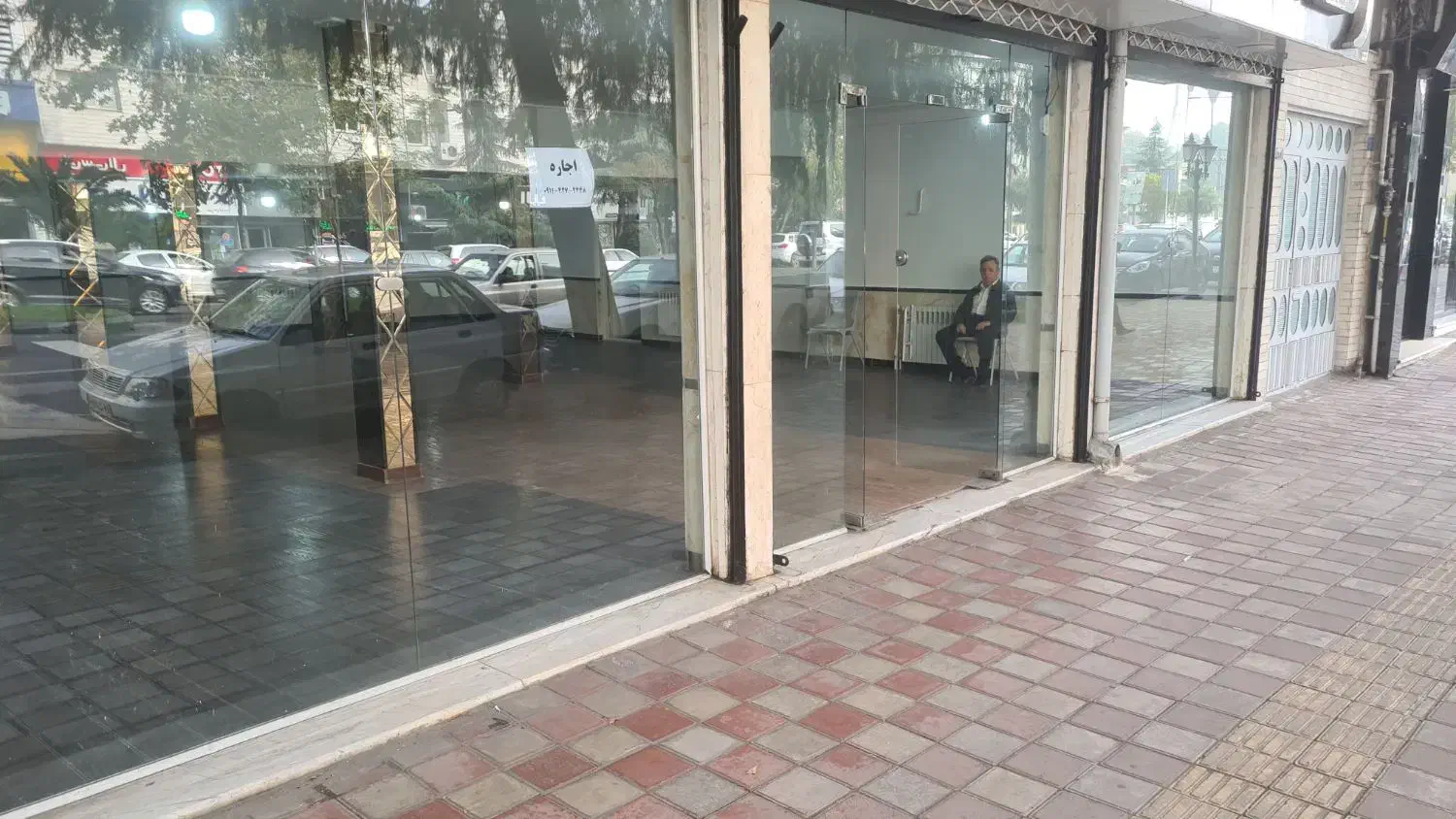 مغازه ۱۶۰ متری واقع در شهید انصاری|اجارهٔ مغازه و غرفه|رشت, شالکو|دیوار