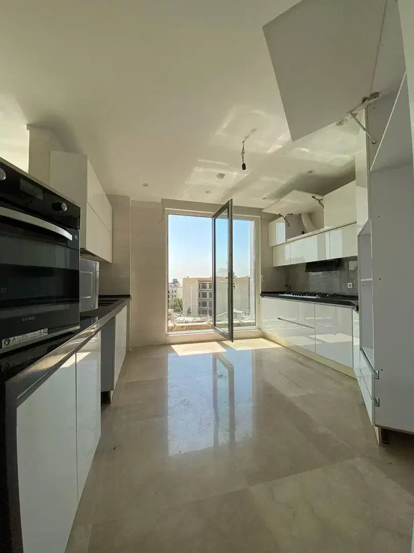 ۲۴۰ متر ۳ خواب / فول مشاعات/ امانیه