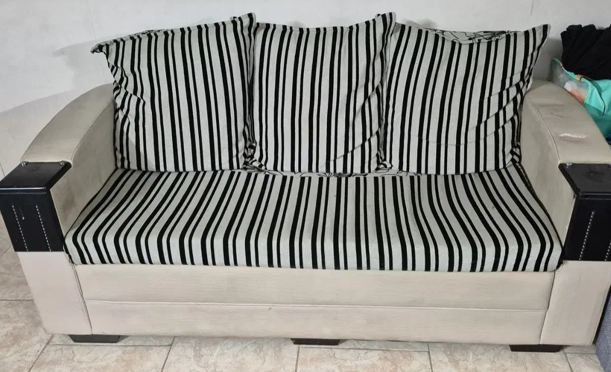 مبل هفت نفره چرم و میز وسط چوب|مبلمان خانگی و میز عسلی|قائم‌شهر, |دیوار