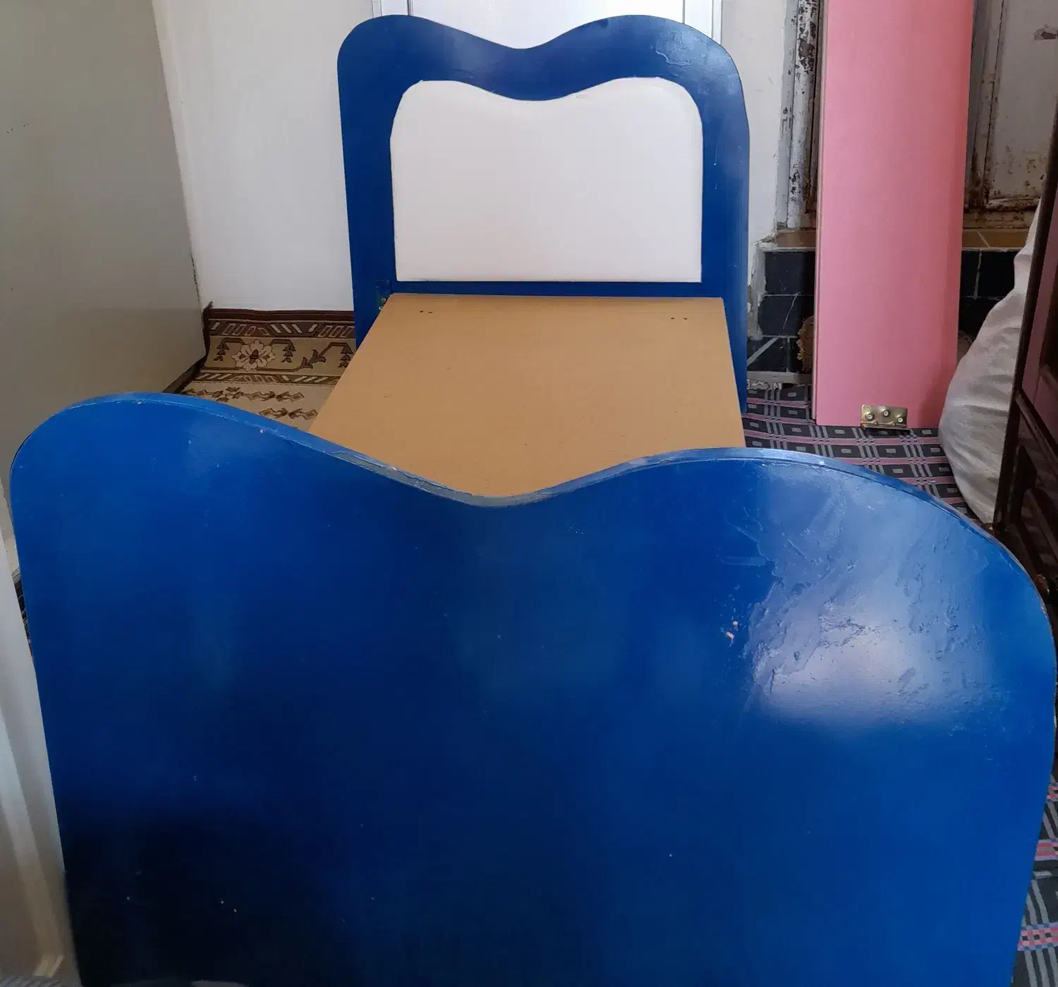 تخت|تخت و صندلی بچه|اسکو, |دیوار