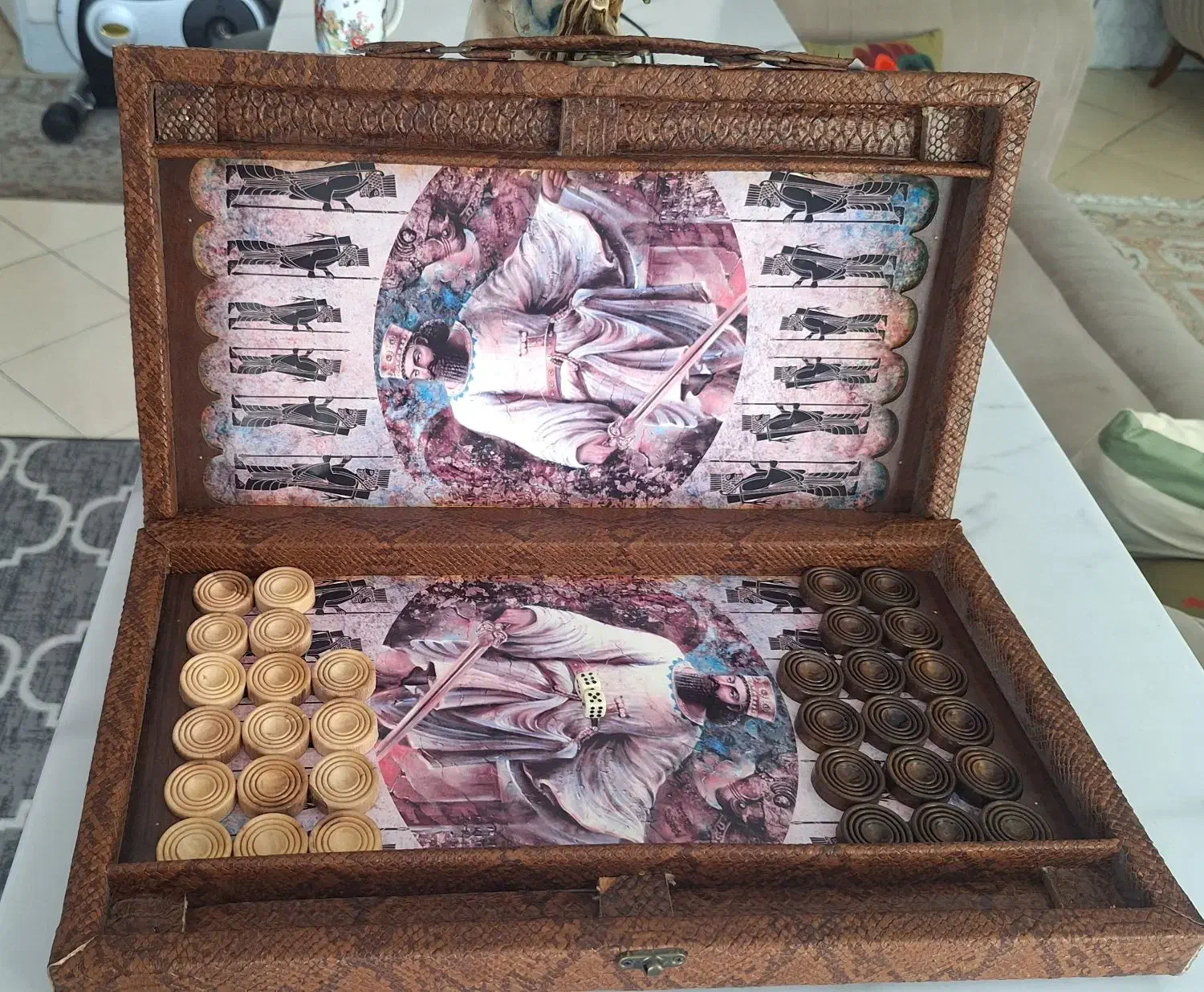 تخته نرد|اسباب‌‌بازی|اندیشه, اندیشه فاز ۵|دیوار