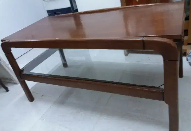 میز جلو مبلی چوب و شیشه / میز وسط چوب گردو بزرگ|مبلمان خانگی و میز عسلی|رباط‌کریم, رباط‌کریم|دیوار