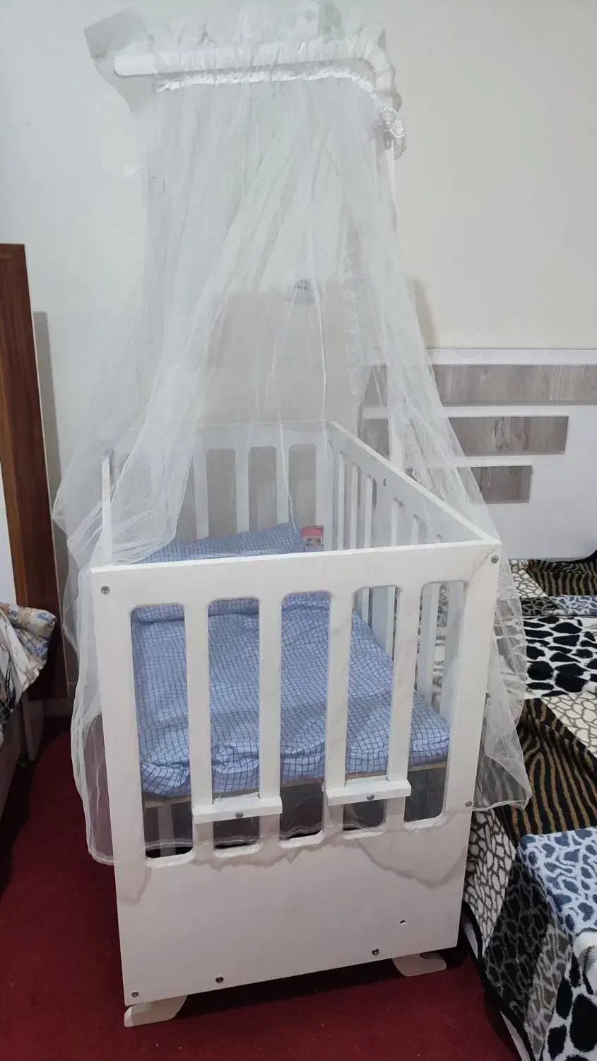 گهواره کنار مادر نونو|اسباب و اثاث بچه|شیراز, لاله|دیوار