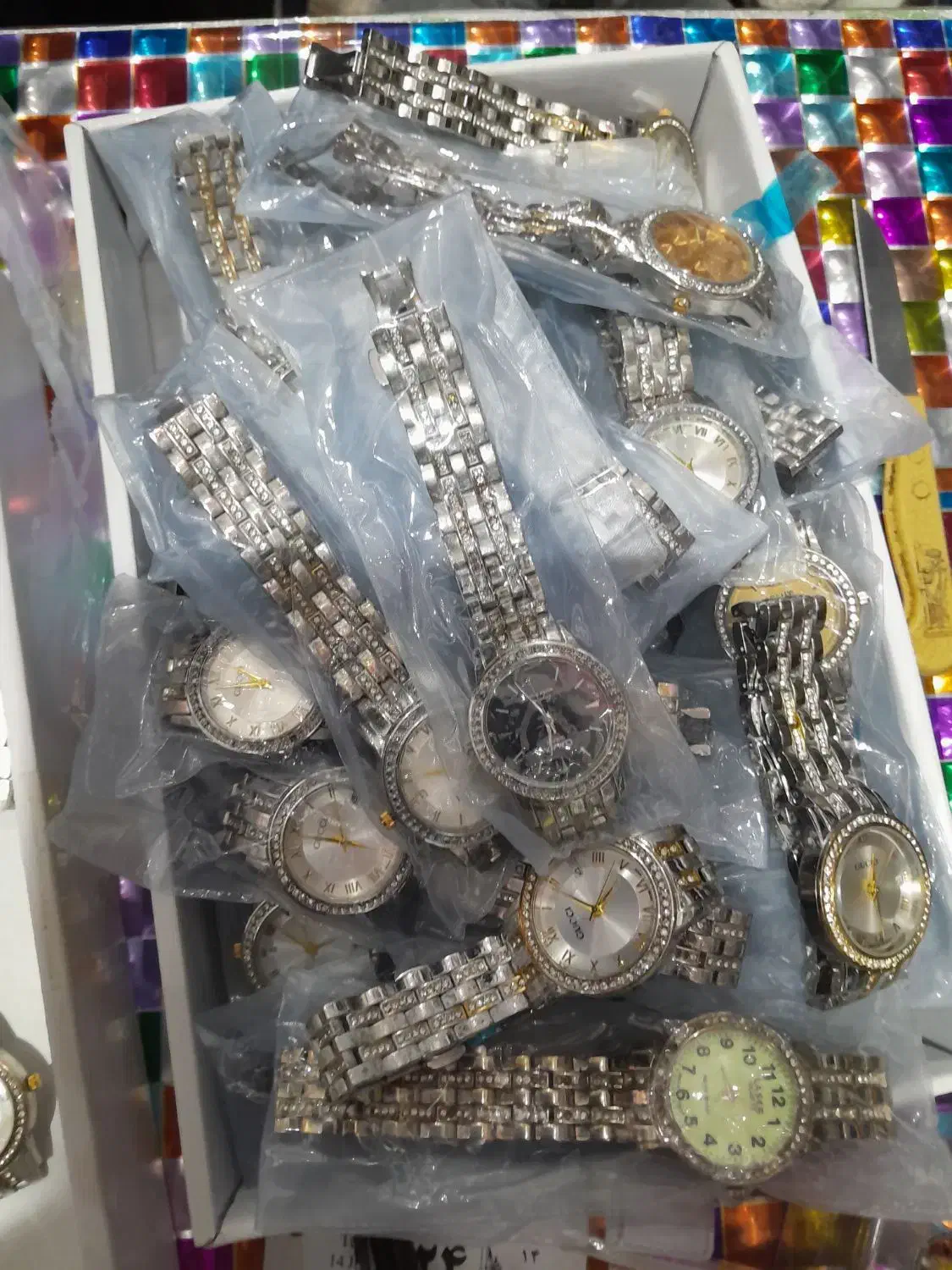 ۲۵۰دستگاه ساعت تمام نگین ضد آب اصل اماکس شوراسنتر|ساعت|اردبیل, |دیوار