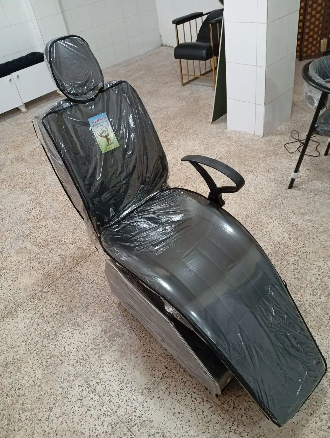 تجهیزات سالن زیبایی|آرایشگاه و سالن‌های زیبایی|لولمان, |دیوار