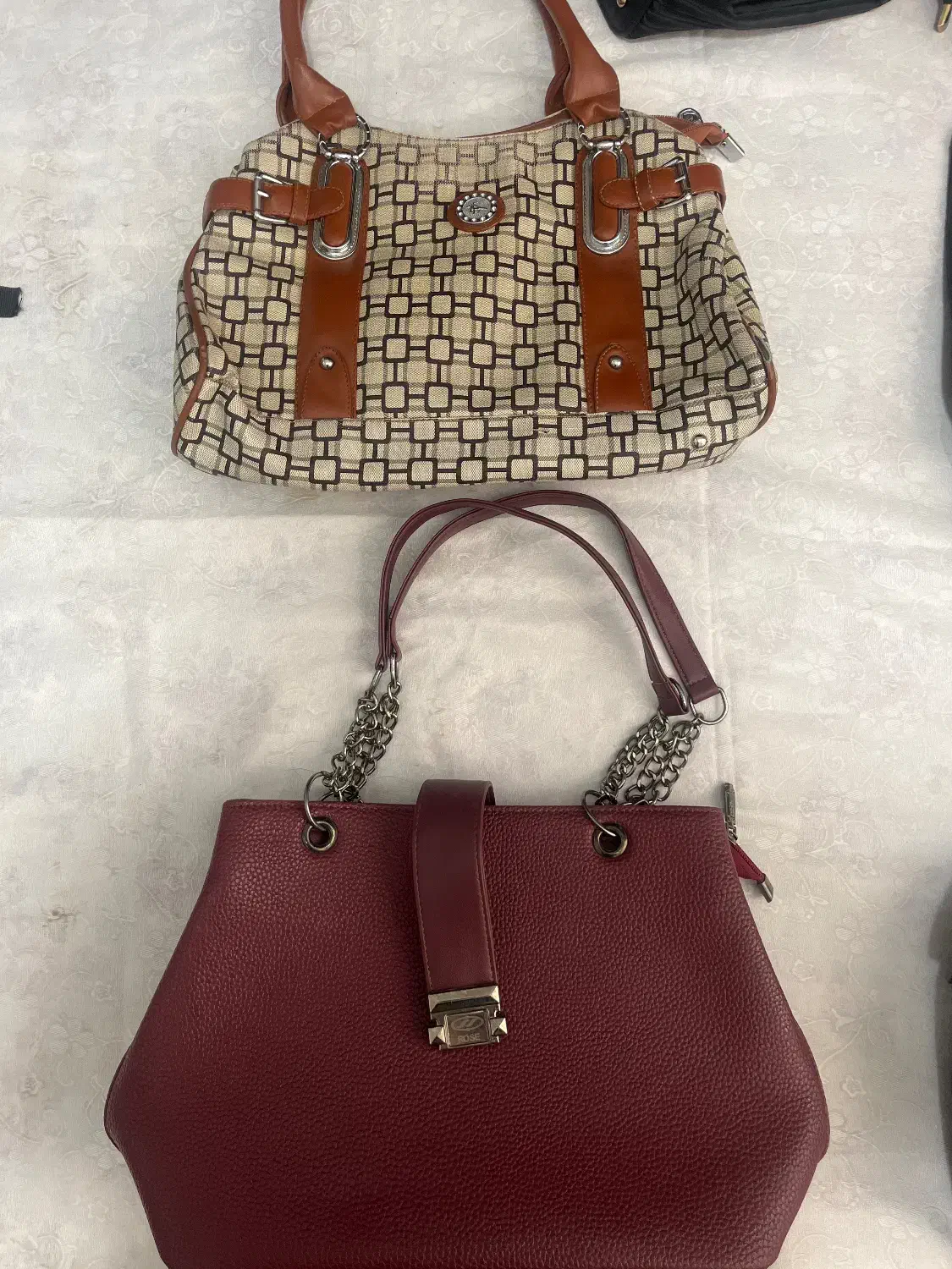 تعدادی کیف|کیف، کفش، کمربند|کرمان, |دیوار