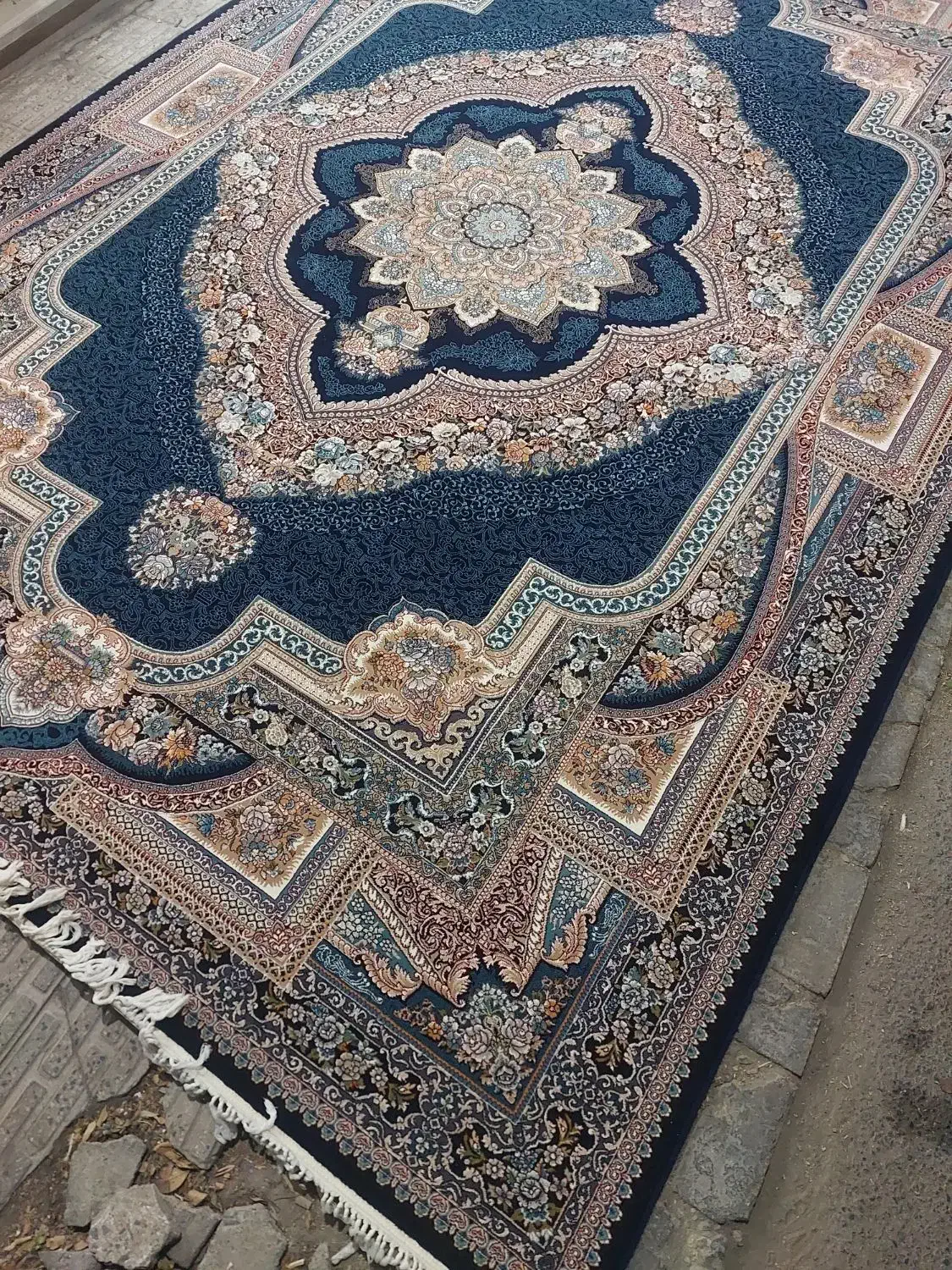 فرش رضا قهرمانی جفت ۹متری ۷۰۰شانه تراکم۲۵۵۰|فرش|اراک, |دیوار