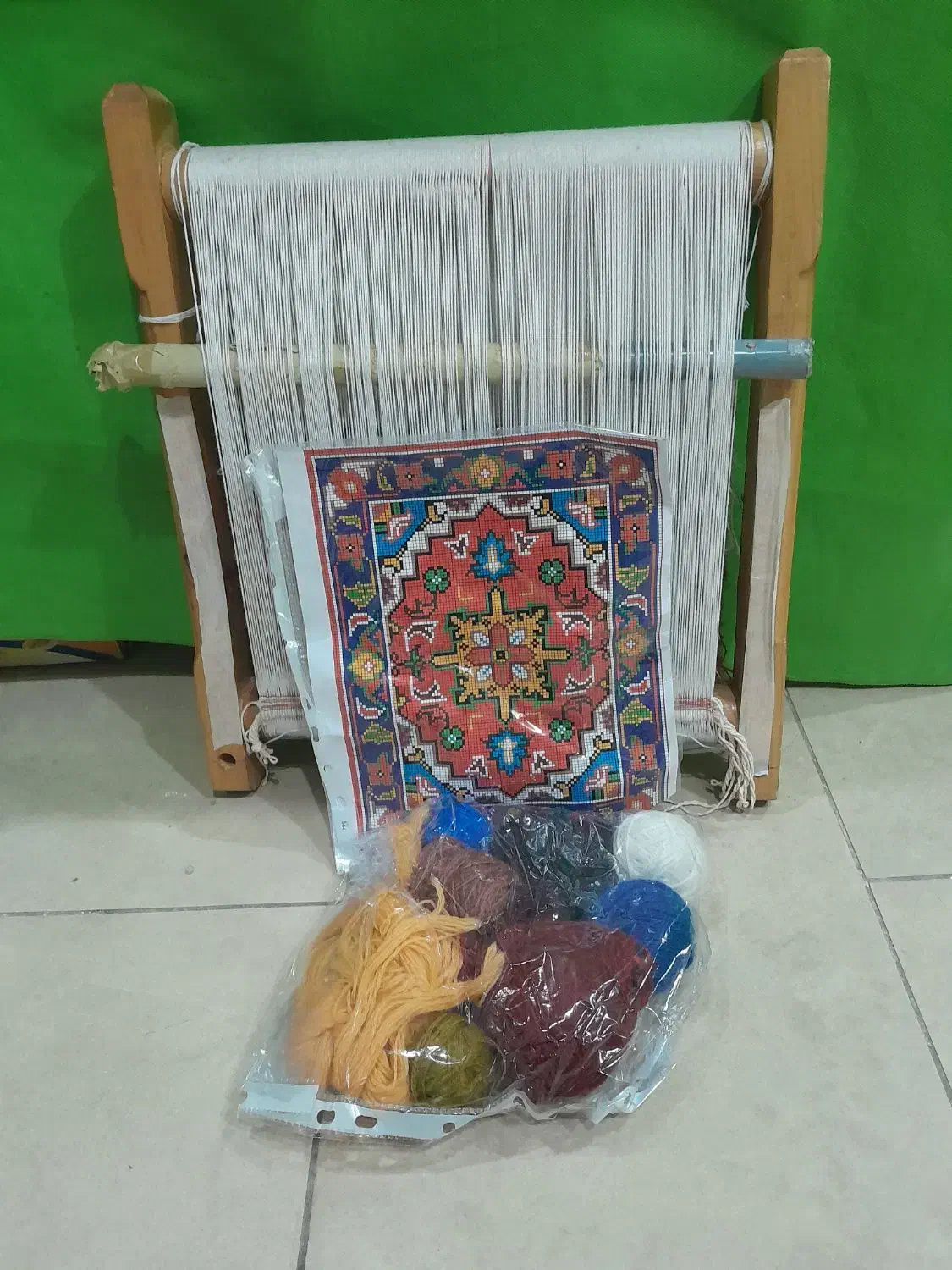 دار قالی کوچک ۵۰۰ هزار تعدادی تابلو فرش دستباف ۵۰۰|تابلو فرش|قم, باجک یک|دیوار