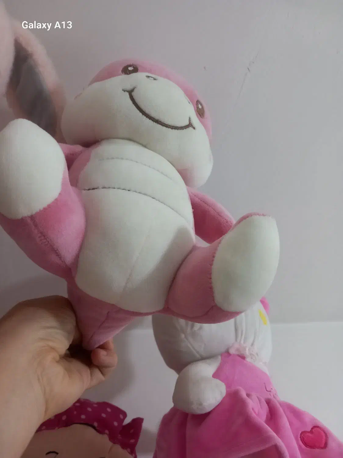 عروسک|اسباب‌بازی بچه|قم, شهر قائم|دیوار