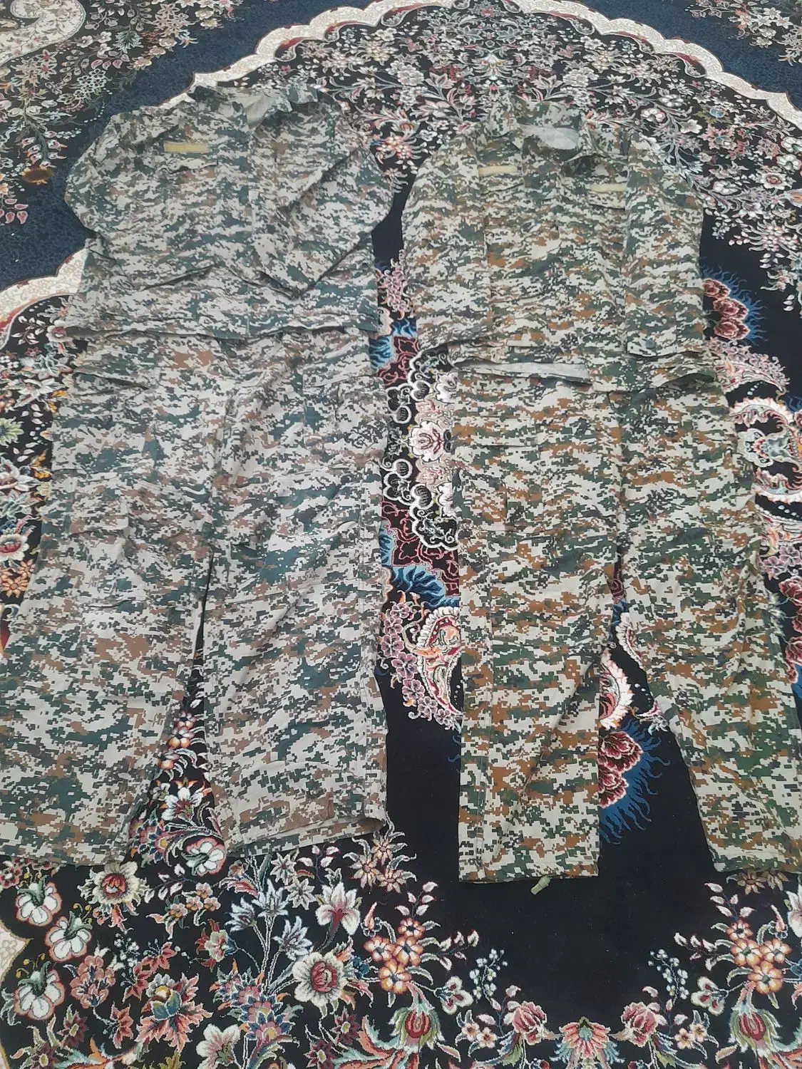 دو دست لباس نظامی|لباس|کرمانشاه, |دیوار